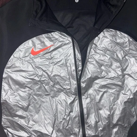 Nike Men's Black and Silver Windbreaker - Picture 3 of 7